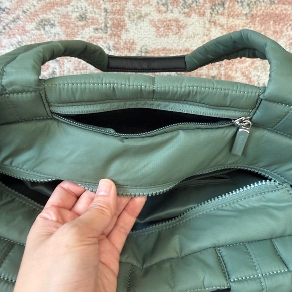 Lululemon Green (Eucalyptus) Quilted 12L Tote Bag - Picture 4 of 8